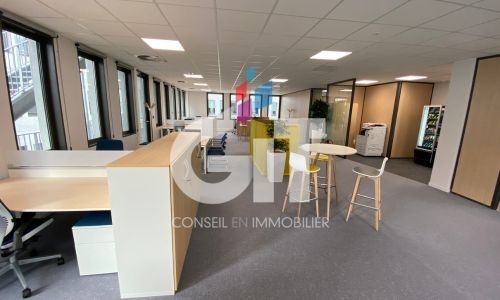 BUREAUX – 67m² – CHATEAUCREUX – Réf. 1997