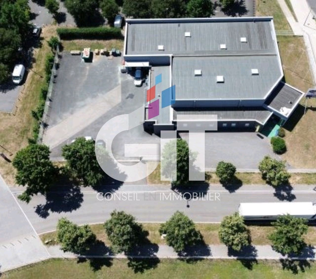 LOCAL D’ACTIVITE – 990m² – Réf. 2071