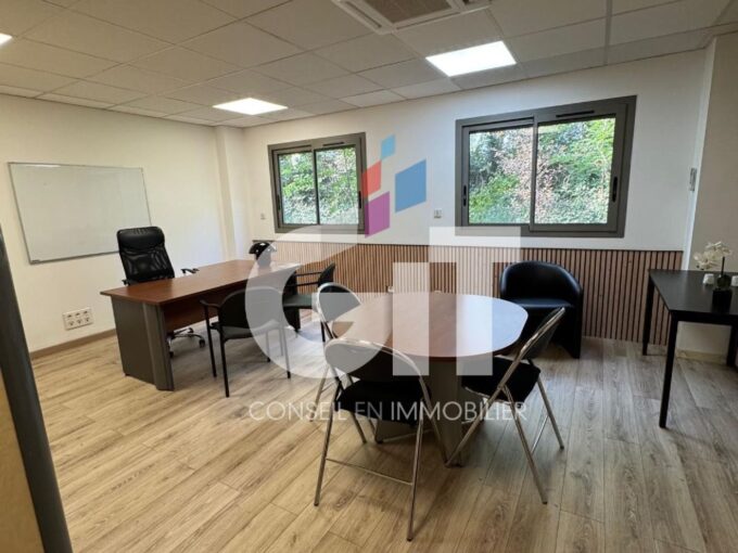 BUREAUX – 160m² – Réf. 2131