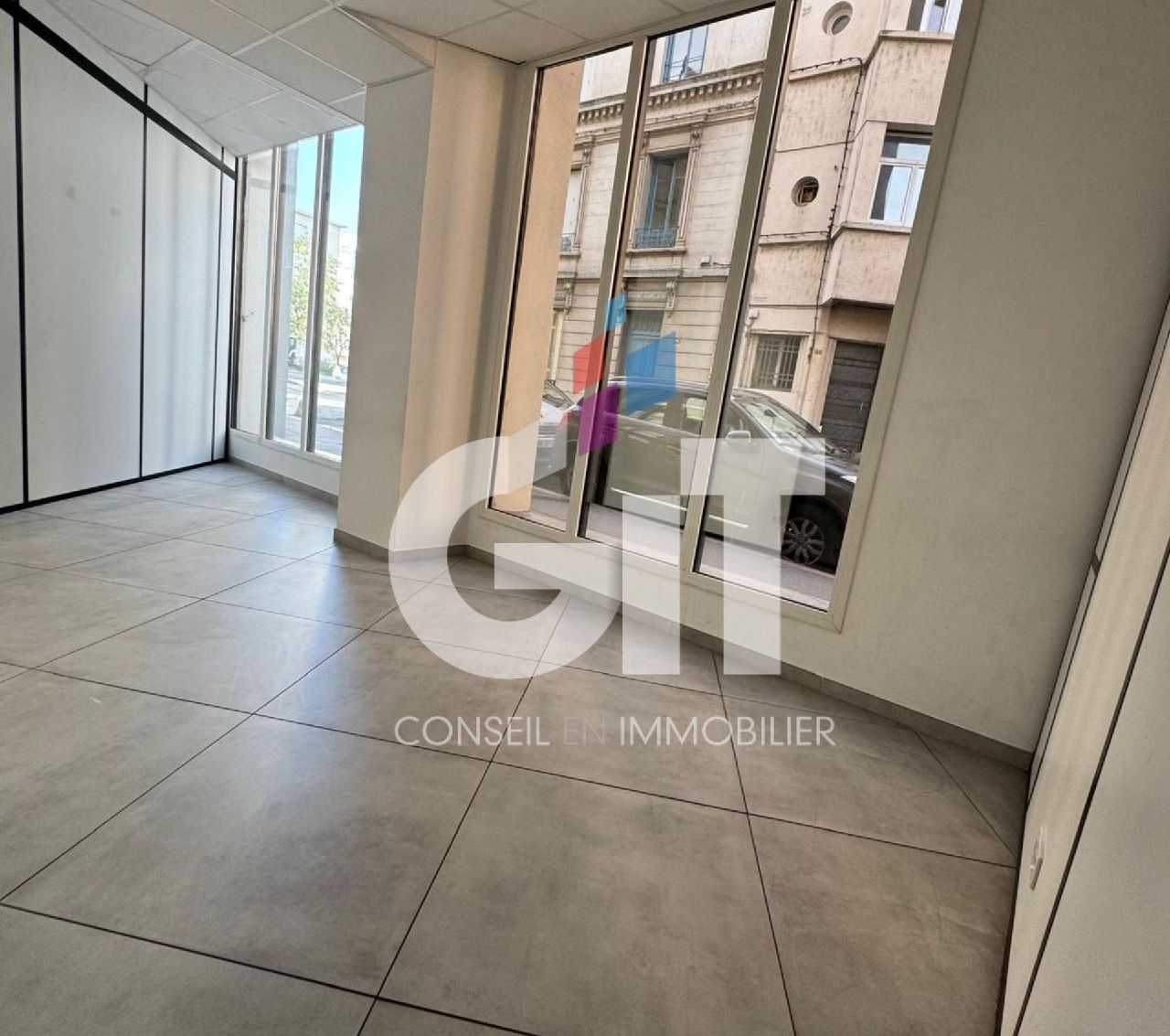 BUREAUX – 270m² – Réf. 2138