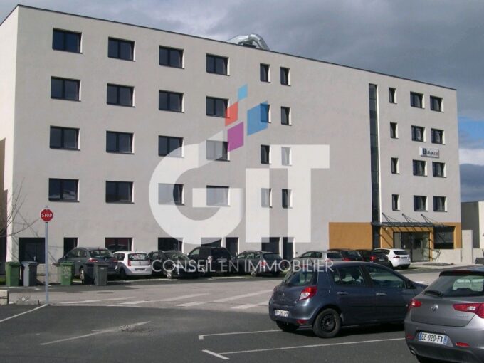BUREAUX – 81m² – ANDREZIEUX BOUTHEON – Réf. 2155