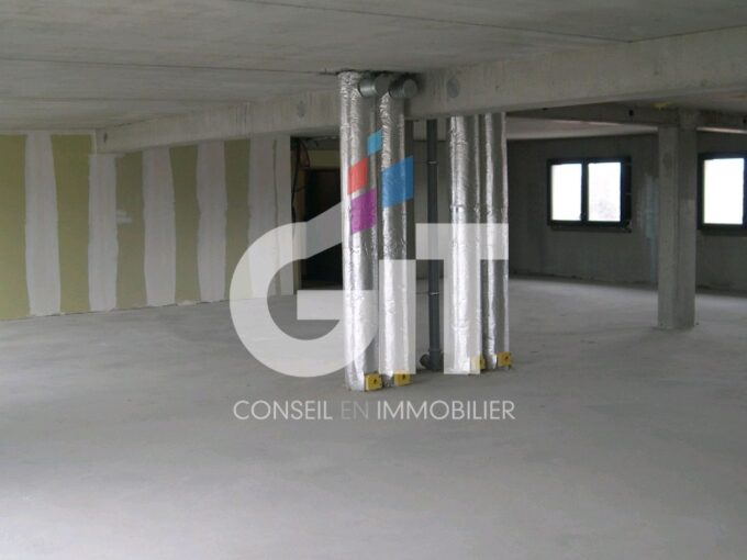 BUREAUX – 161m² – ANDREZIEUX BOUTHEON – Réf. 2157