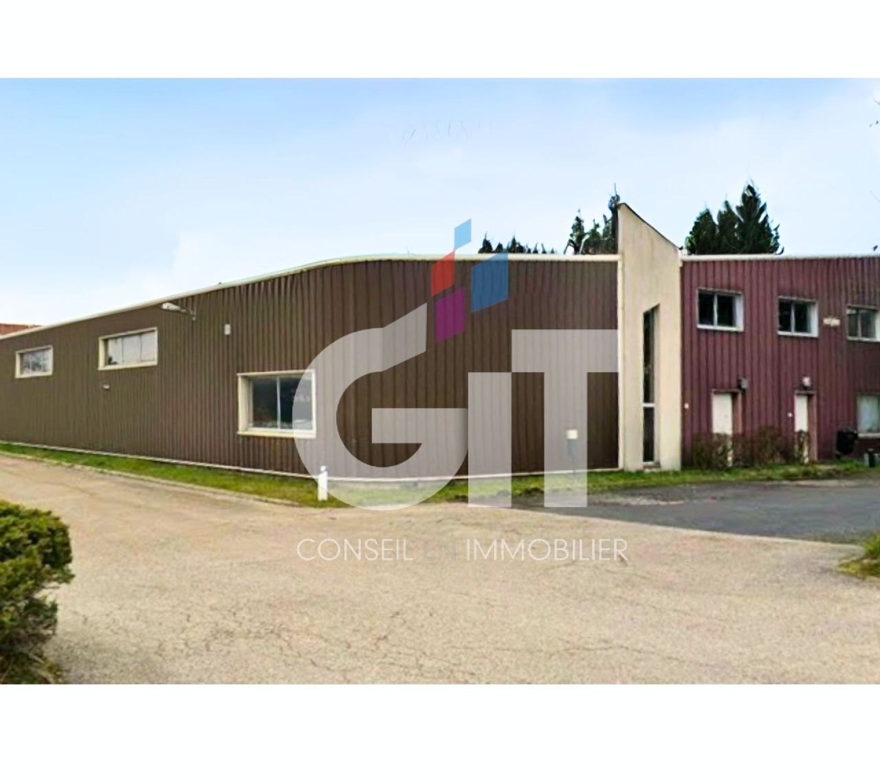 LOCAL INDUSTRIEL – 2500m² – Réf. 2184