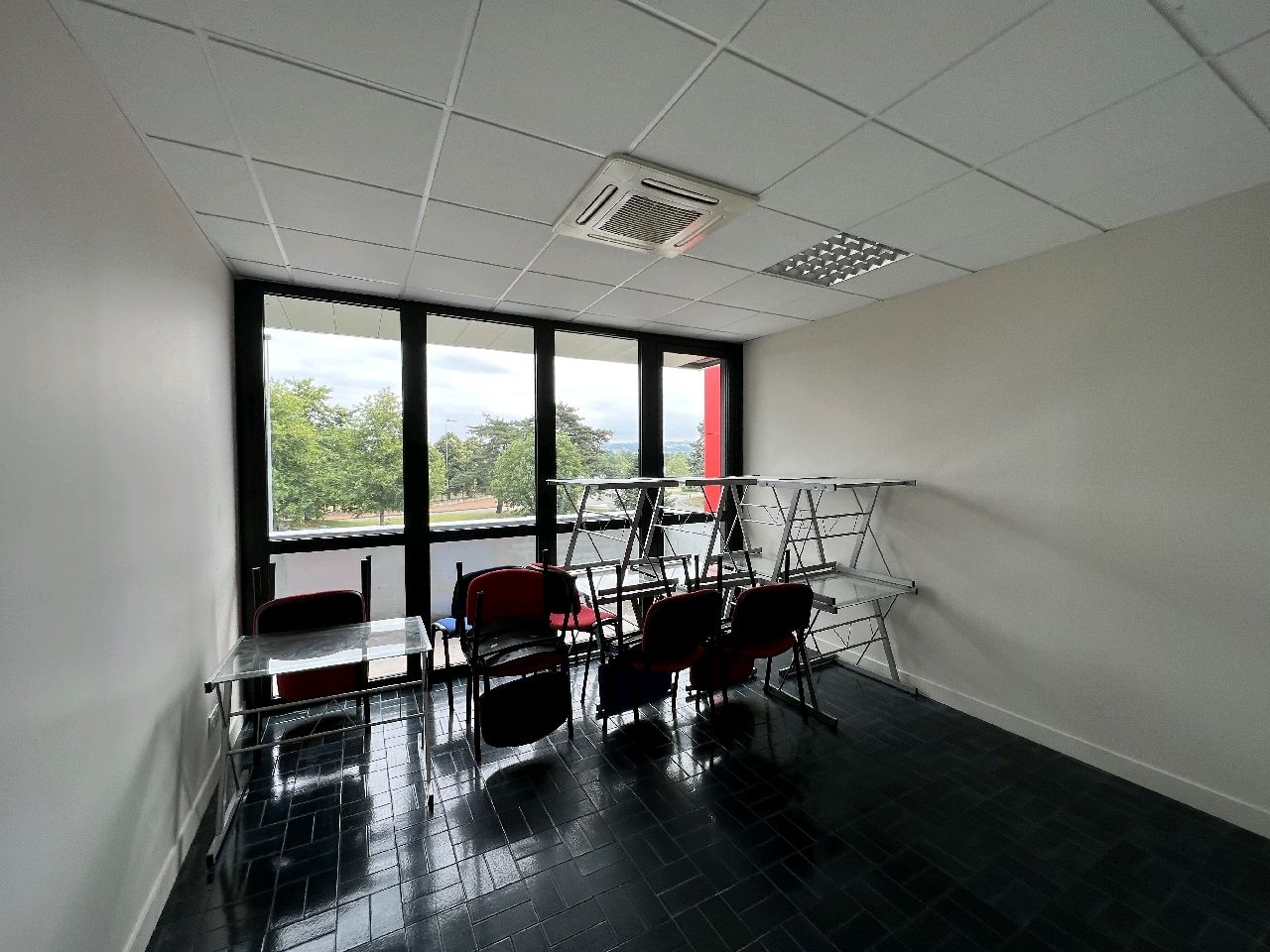 BUREAUX – 24m² – ANDREZIEUX BOUTHEON – Réf. 1983