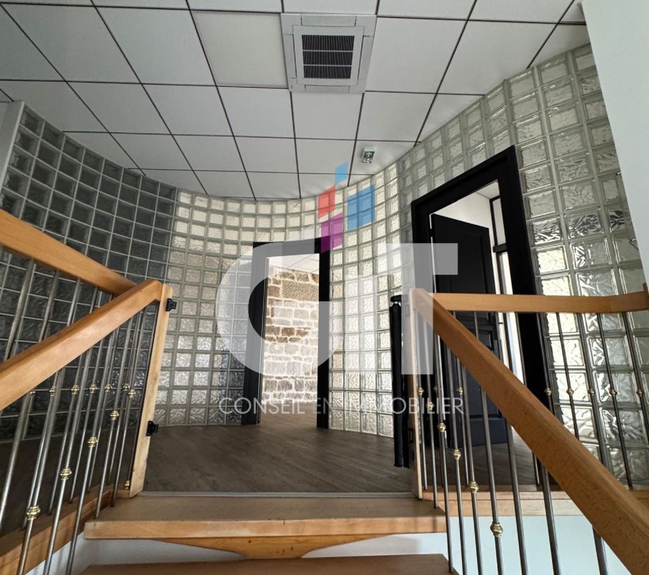 BUREAUX – 270m² – Réf. 2138